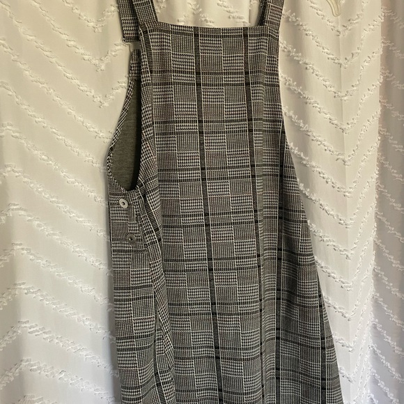 Super Cute Plaid Overalls Dress by H&M. Size 4 - Picture 8 of 8